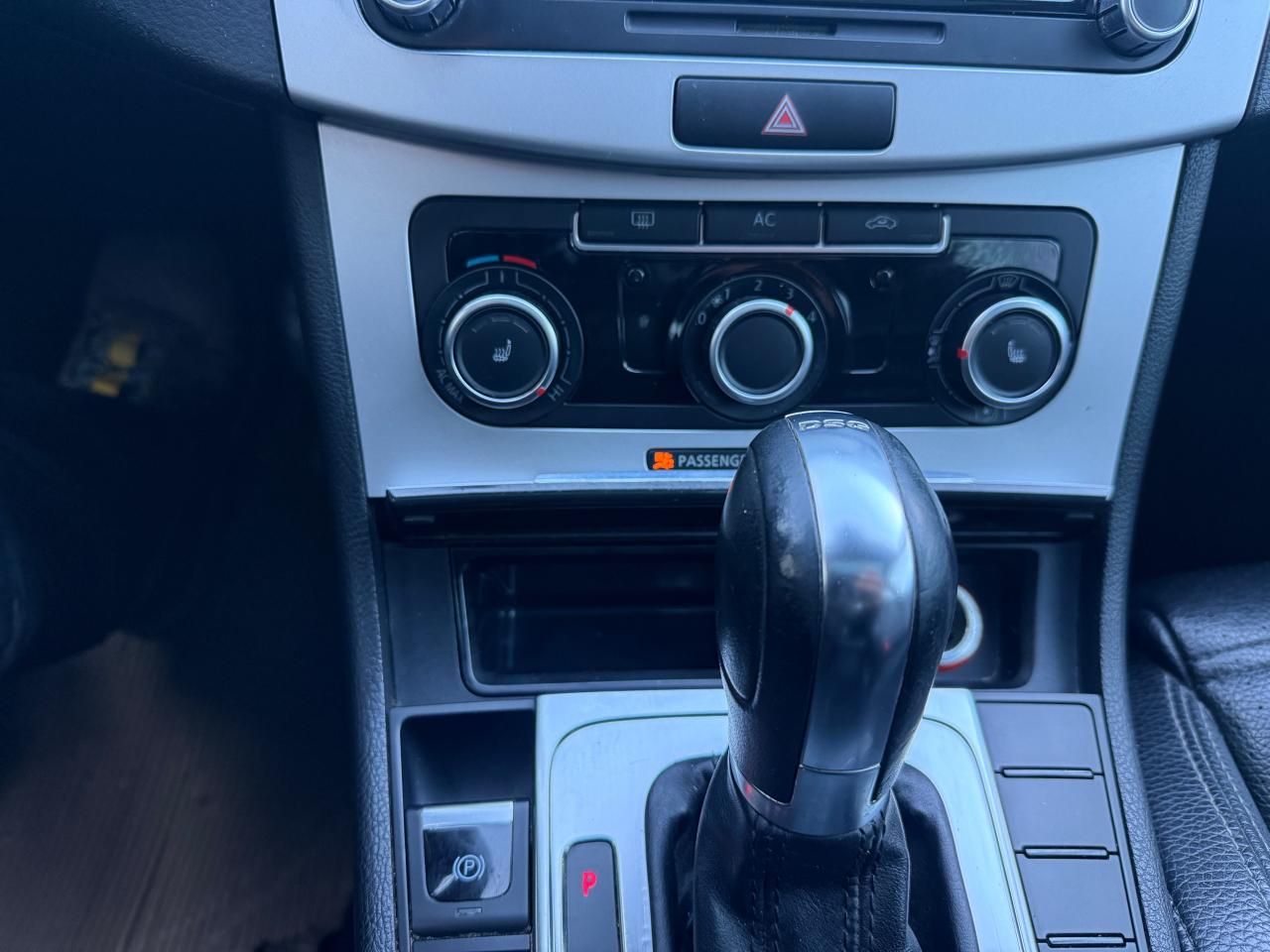 2012 Volkswagen Passat 4dr DSG Sportline Photo