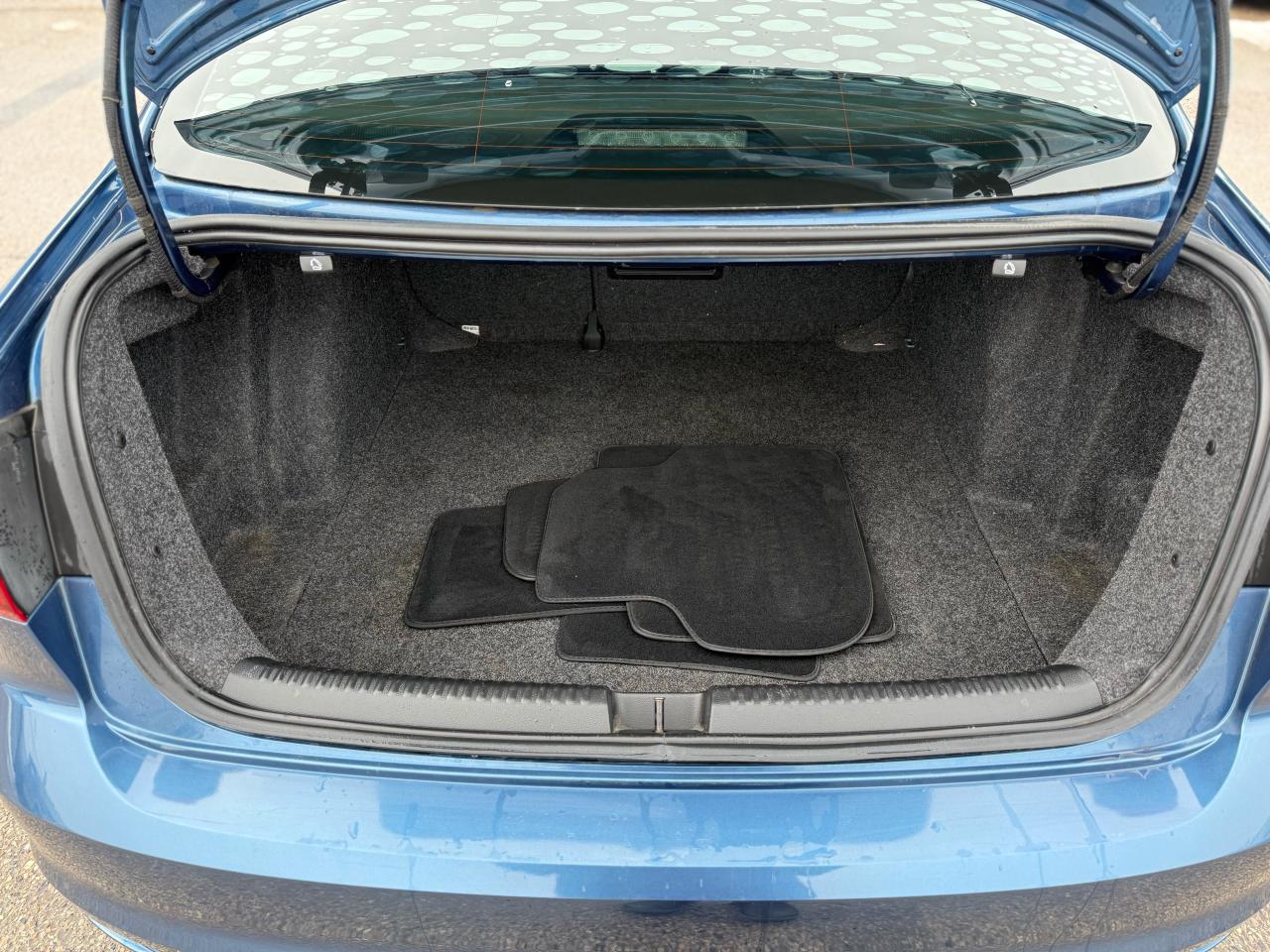 2017 Volkswagen Jetta Highline** Loaded * leather * sunroof Photo