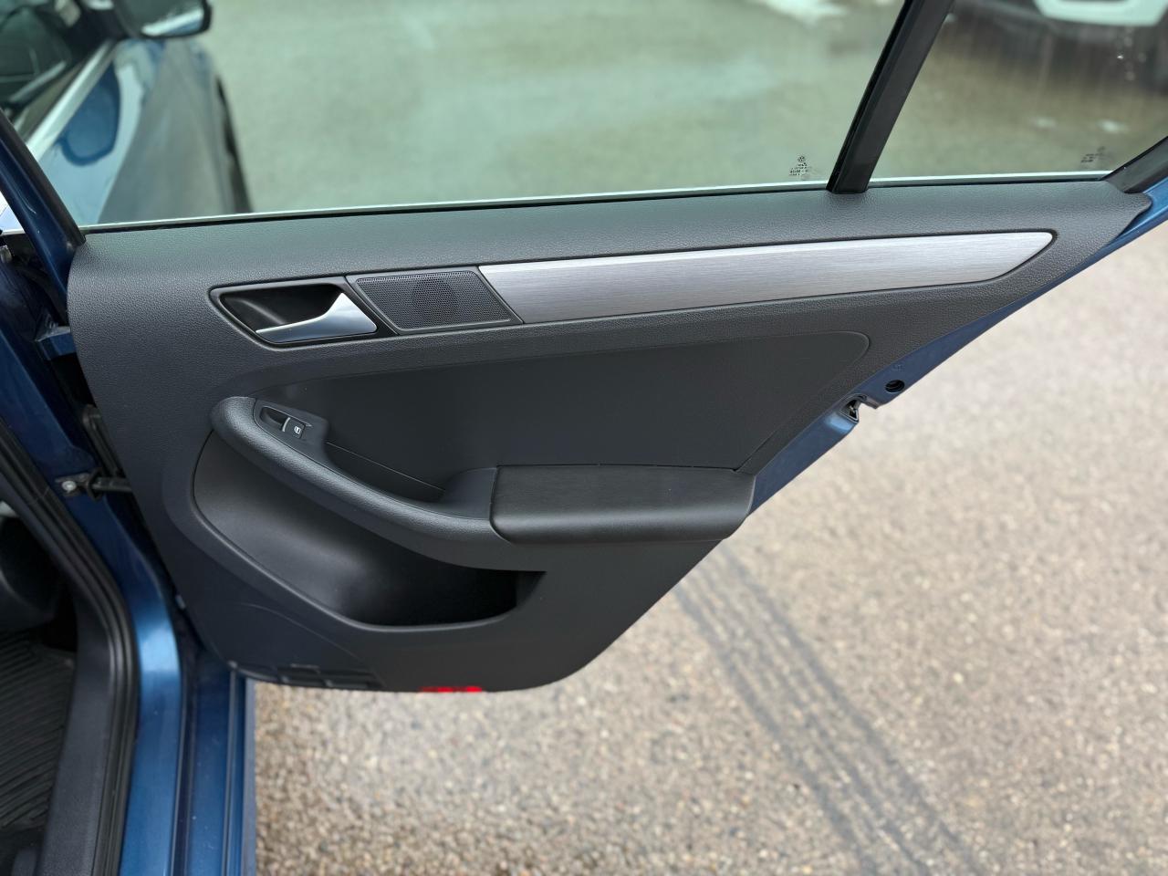 2017 Volkswagen Jetta Highline** Loaded * leather * sunroof Photo