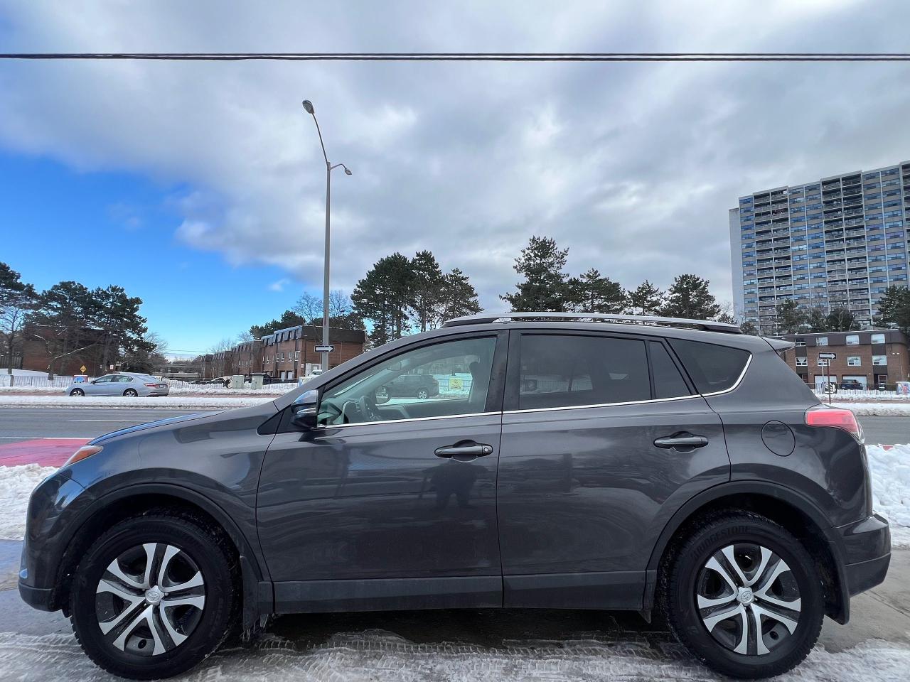 2017 Toyota RAV4 LE-AWD-BACK CAM-HEATED SEATS-BLUETOOTH &MORE! Photo3