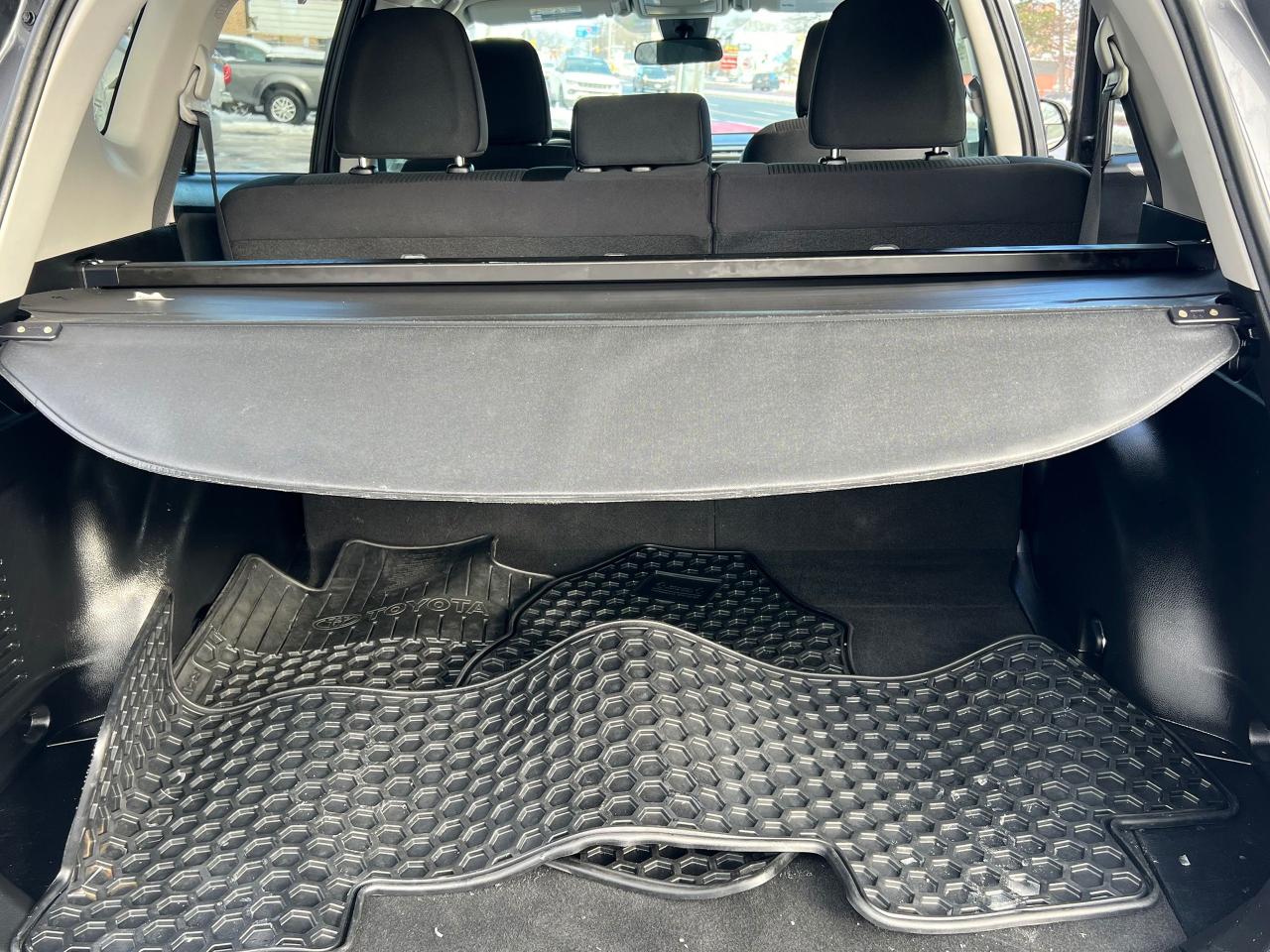 2017 Toyota RAV4 LE-AWD-BACK CAM-HEATED SEATS-BLUETOOTH &MORE! Photo