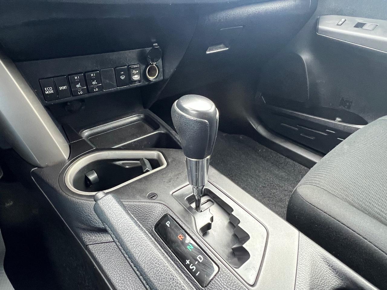 2017 Toyota RAV4 LE-AWD-BACK CAM-HEATED SEATS-BLUETOOTH &MORE! Photo