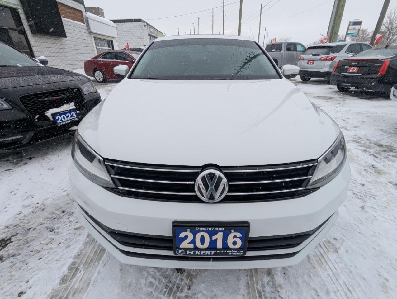 2016 Volkswagen Jetta Trendline 5-SPEED MANUAL/SUNROOF!! Photo2
