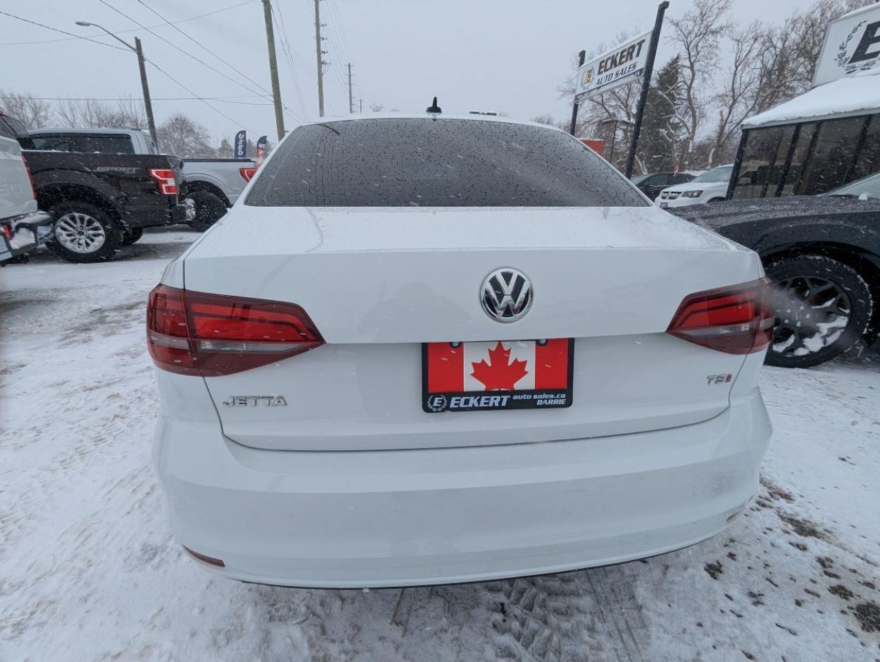 2016 Volkswagen Jetta Trendline 5-SPEED MANUAL/SUNROOF!! Photo