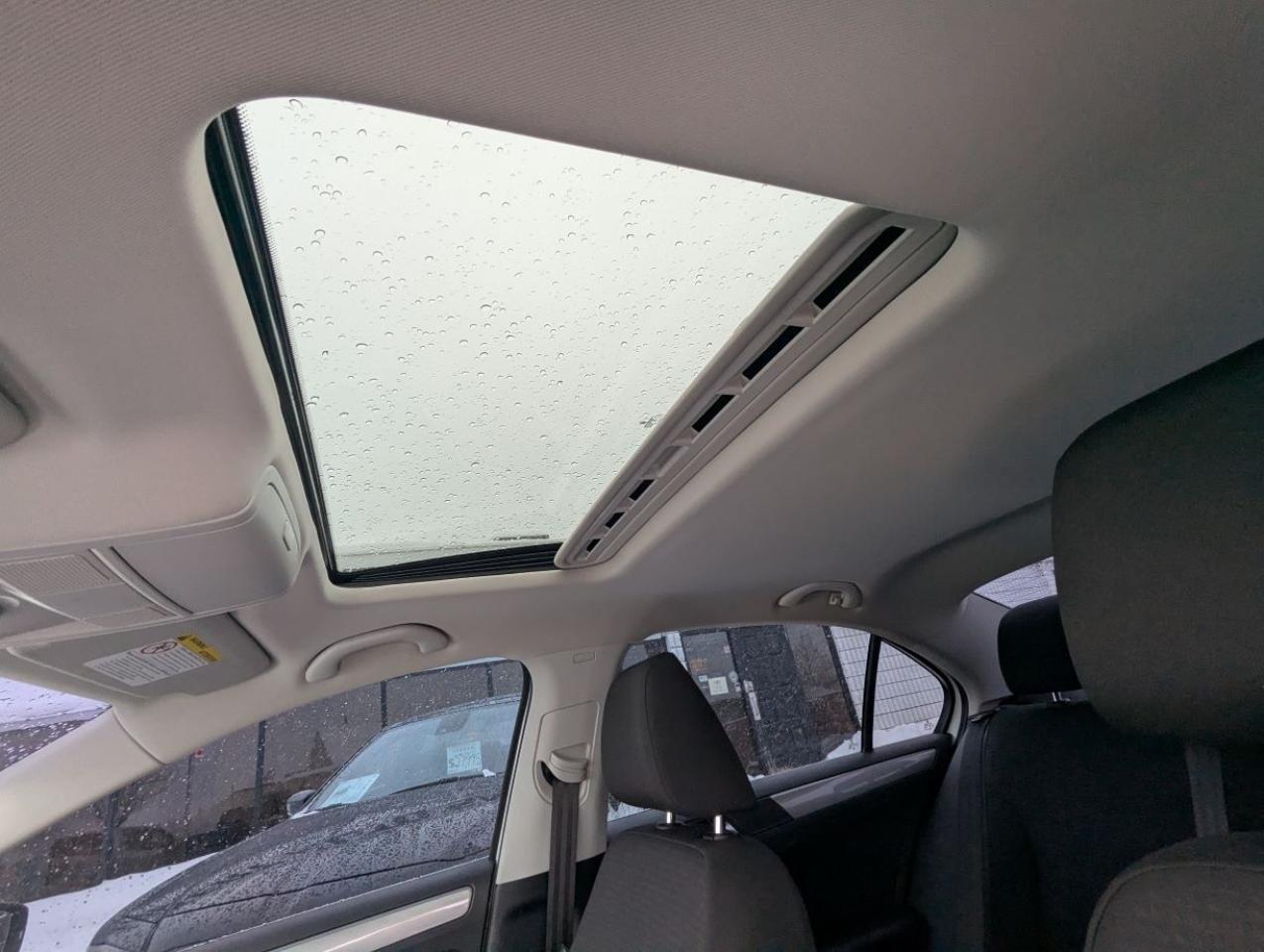 2016 Volkswagen Jetta Trendline 5-SPEED MANUAL/SUNROOF!! Photo