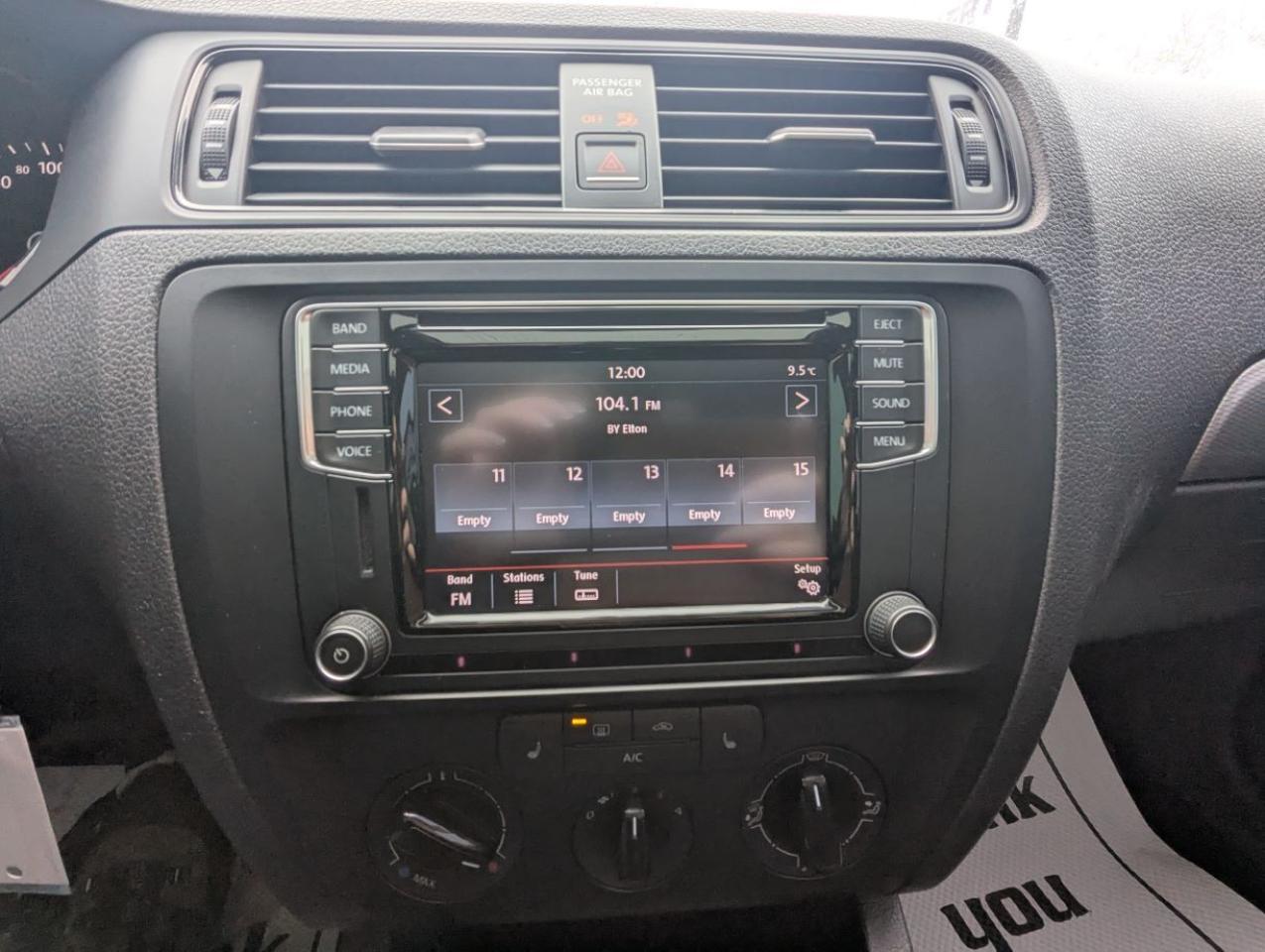 2016 Volkswagen Jetta Trendline 5-SPEED MANUAL/SUNROOF!! Photo