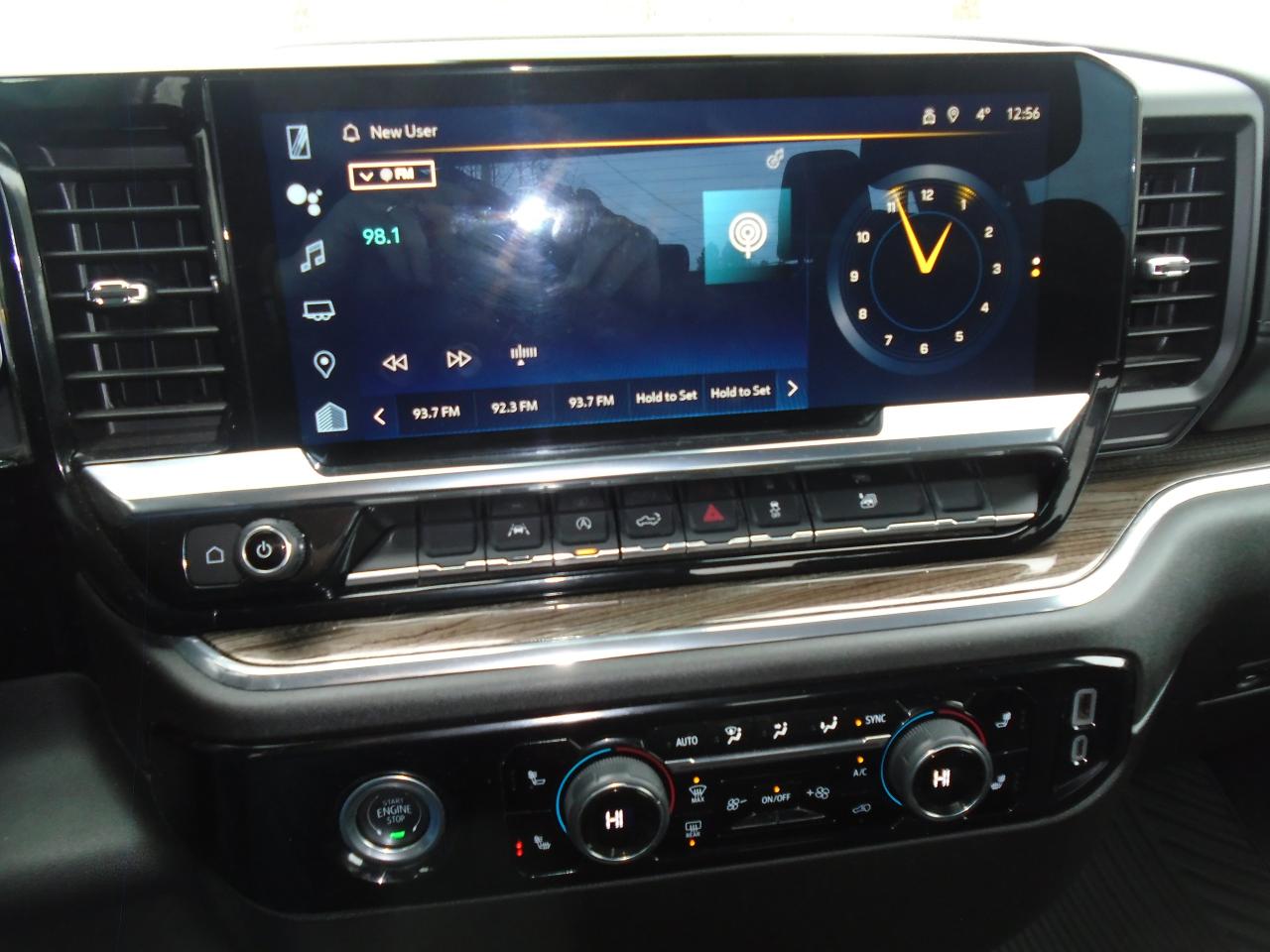 2024 Chevrolet Silverado 1500 CREW CAB LT 4WD Photo