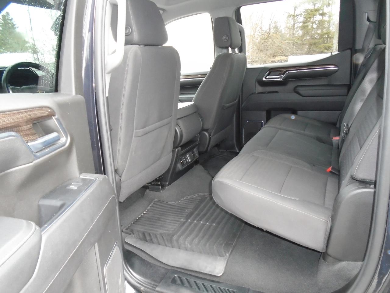 2024 Chevrolet Silverado 1500 CREW CAB LT 4WD Photo