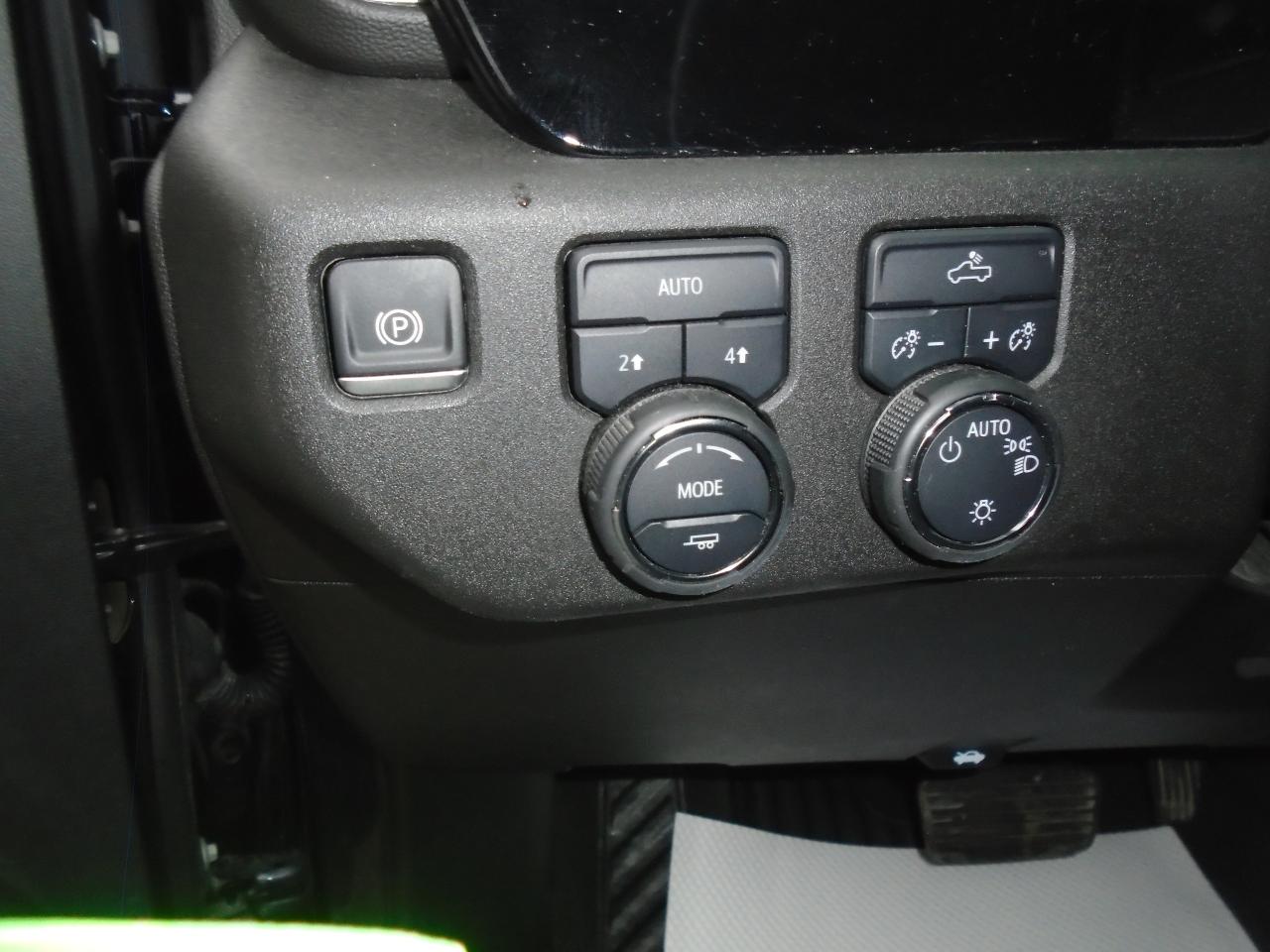 2024 Chevrolet Silverado 1500 CREW CAB LT 4WD Photo