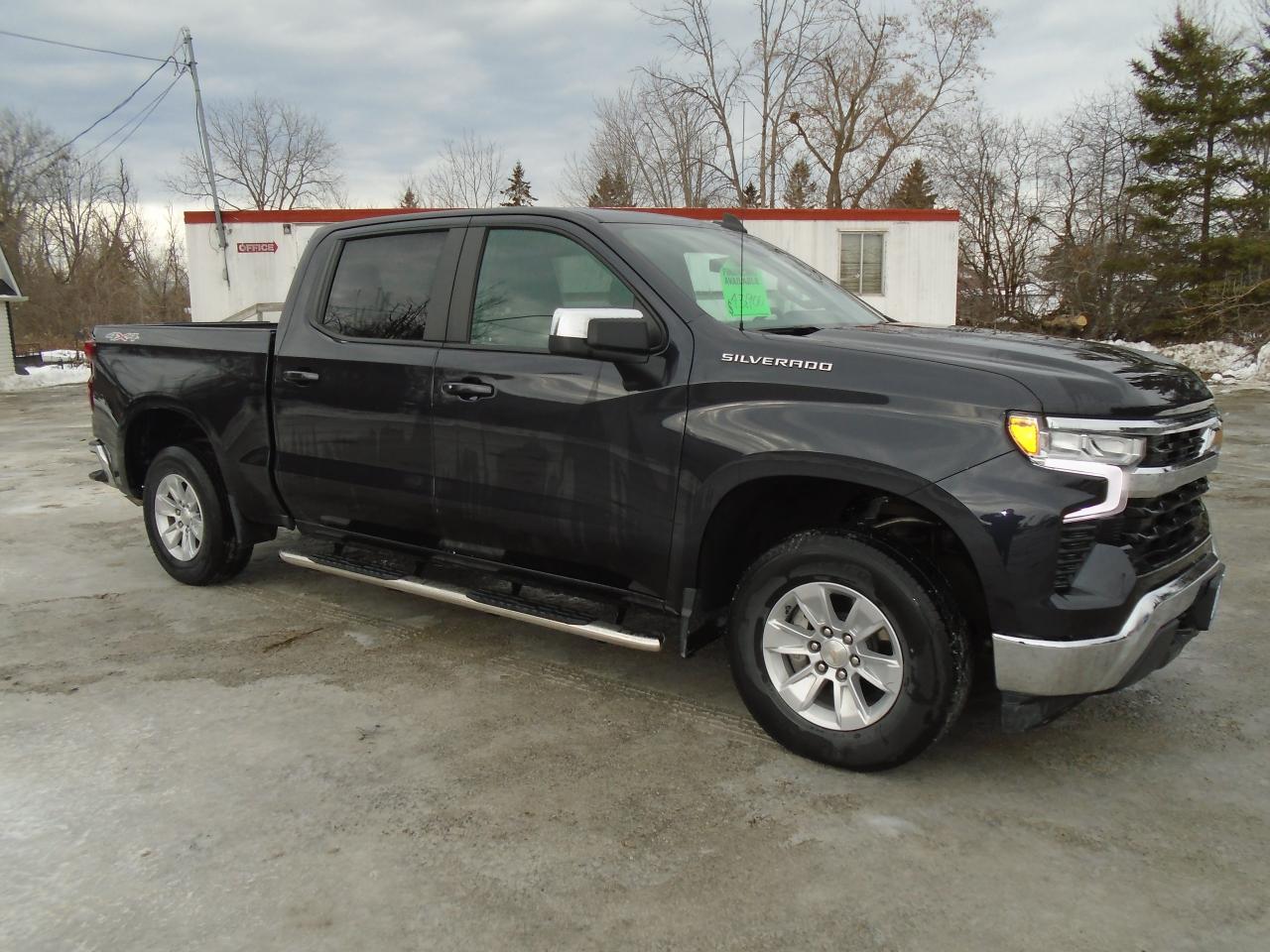 2024 Chevrolet Silverado 1500 CREW CAB LT 4WD Photo