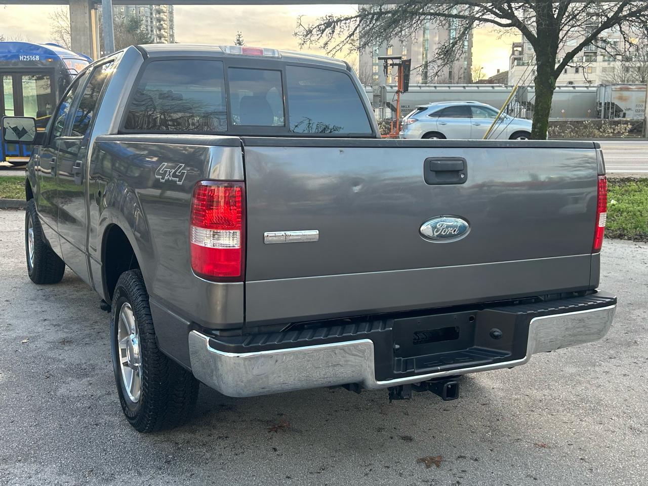 2006 Ford F-150 XLT - Photo #3