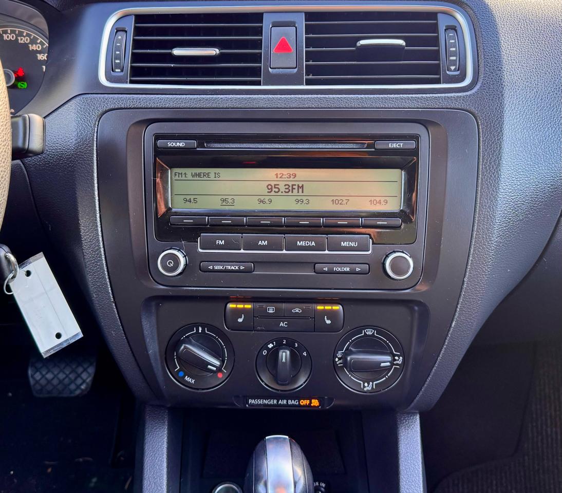 2011 Volkswagen Jetta FINANCING AVAILABLE Photo13