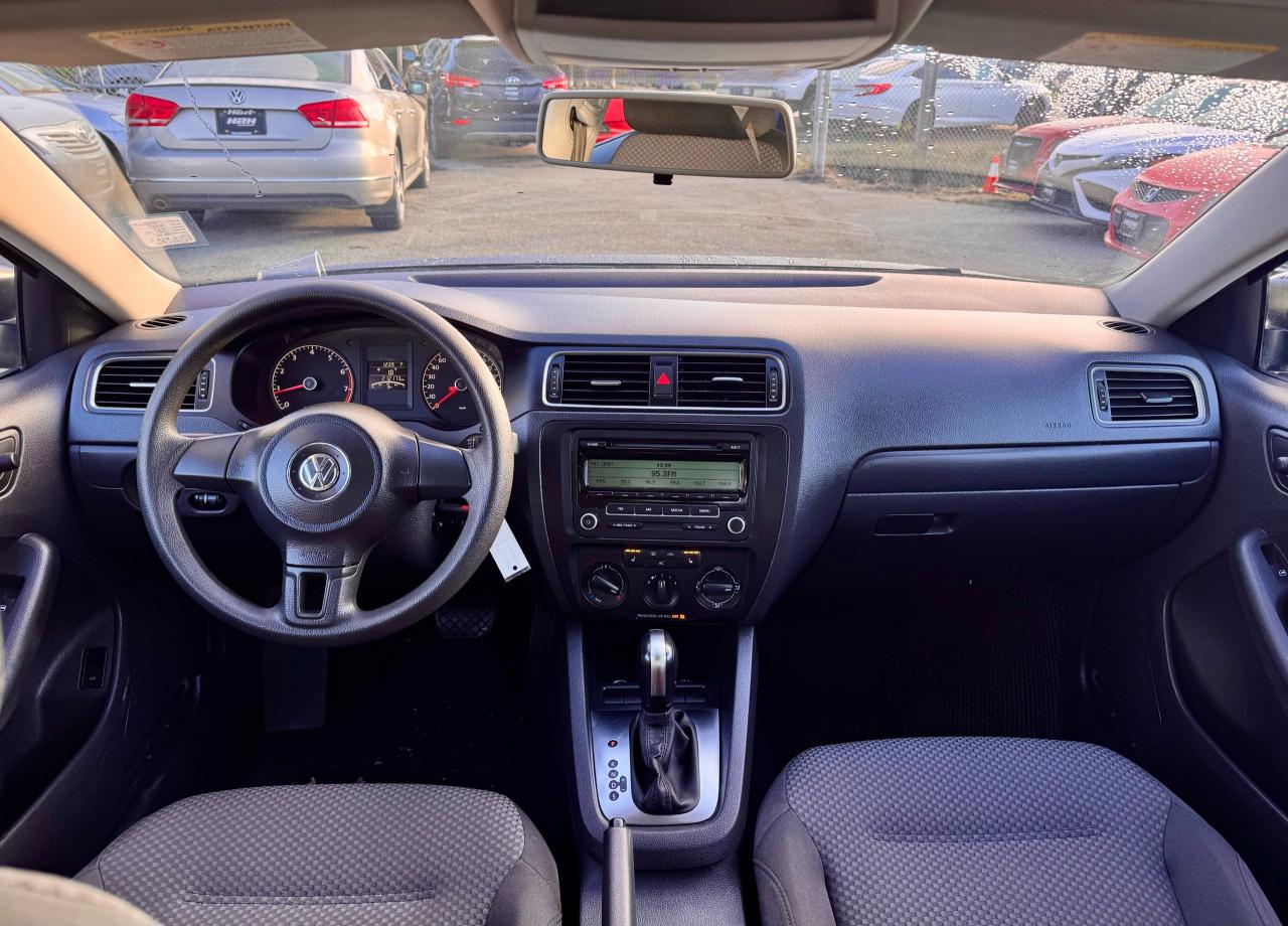 2011 Volkswagen Jetta FINANCING AVAILABLE Photo10