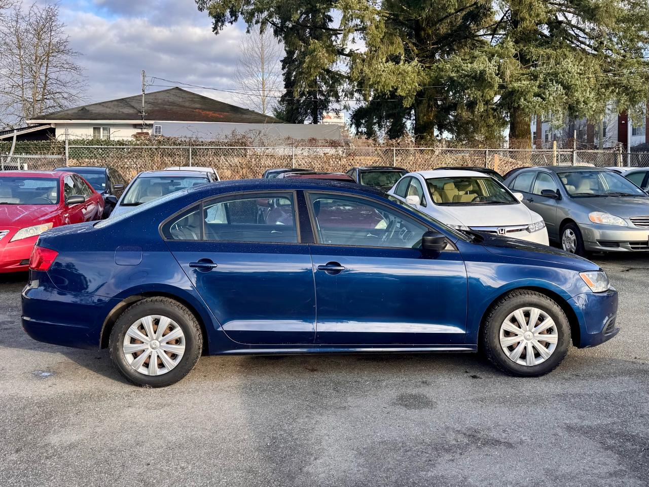 2011 Volkswagen Jetta FINANCING AVAILABLE Photo4