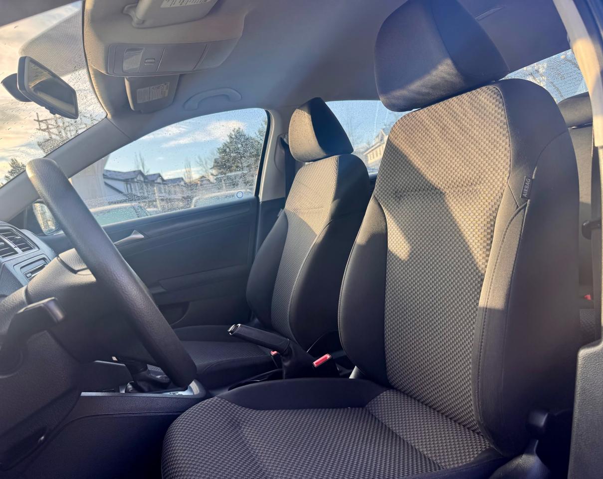 2011 Volkswagen Jetta FINANCING AVAILABLE Photo9