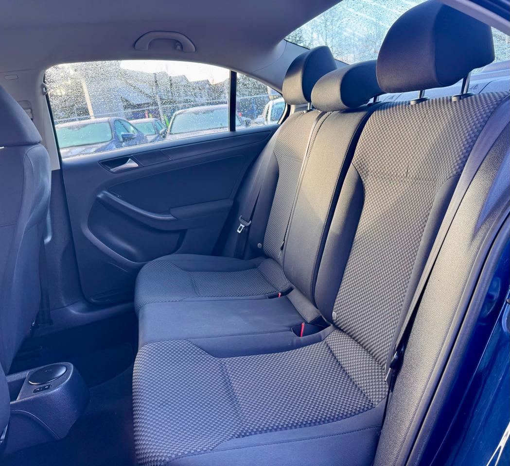 2011 Volkswagen Jetta FINANCING AVAILABLE Photo14