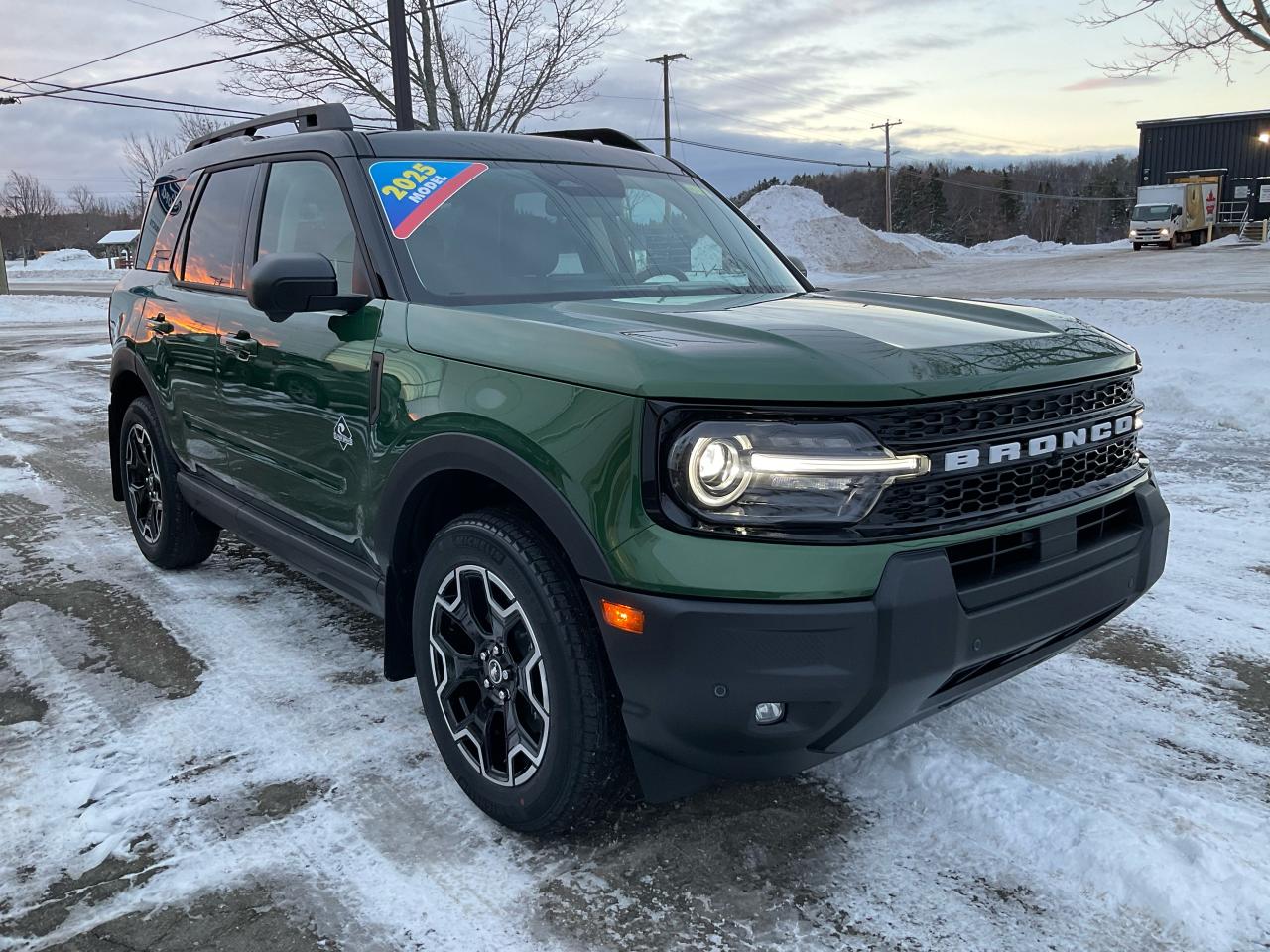 2025 Ford Bronco Sport Outer Banks Photo2