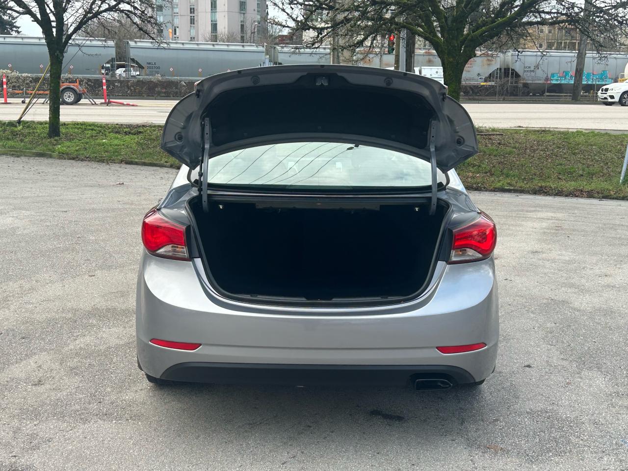2014 Hyundai Elantra 4dr Sdn Auto - Photo #8