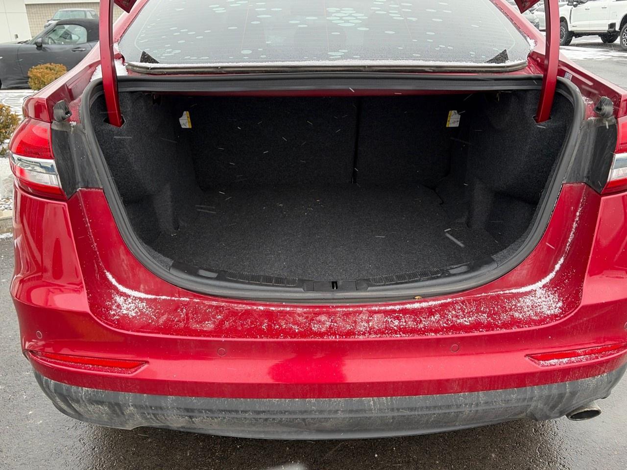 2020 Ford Fusion SE FWD Photo4