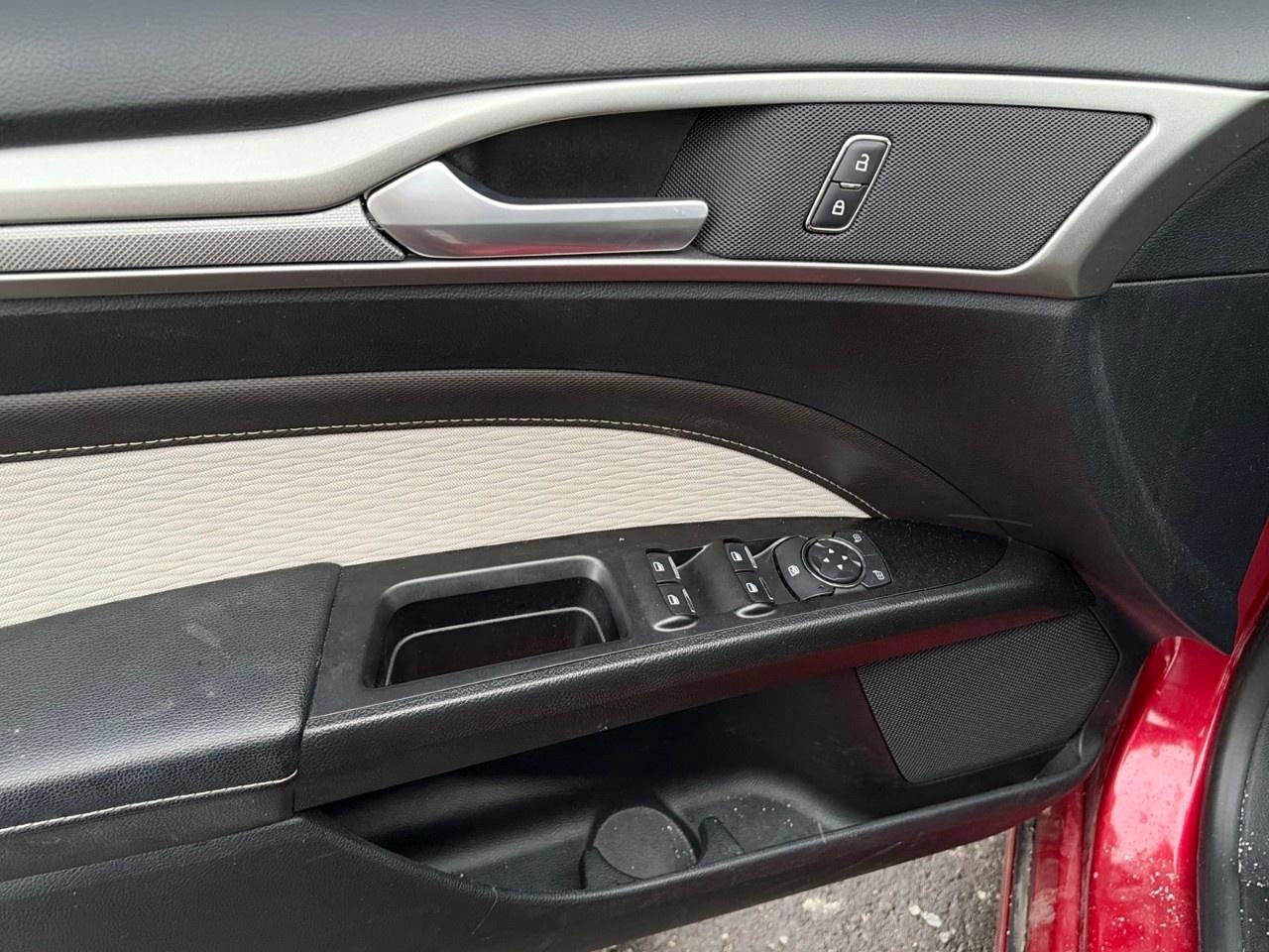 2020 Ford Fusion SE FWD Photo