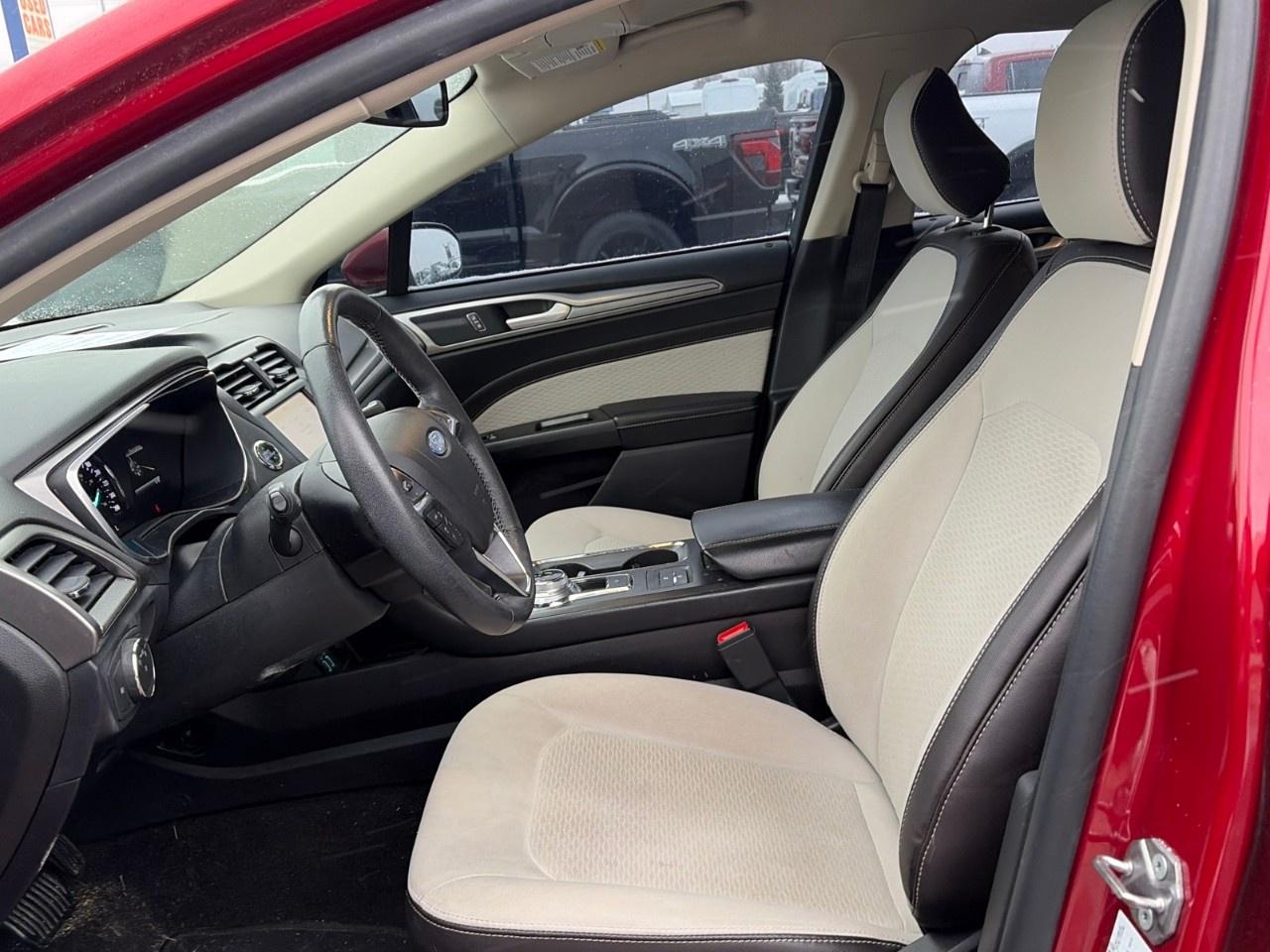 2020 Ford Fusion SE FWD Photo