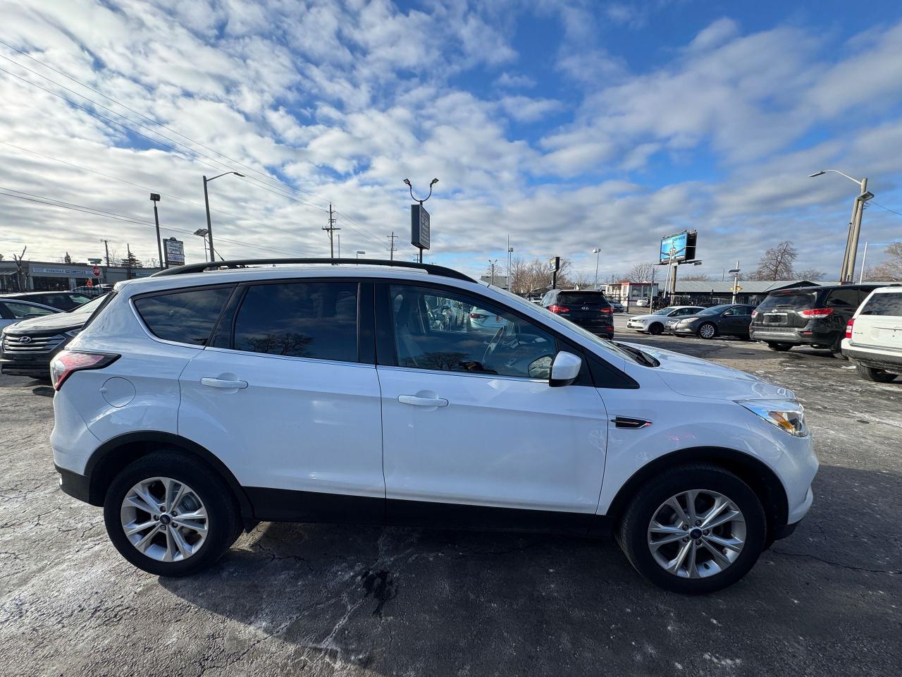 2018 Ford Escape SE | NO ACCIDENTS | CERTIFIED | NAV | REAR CAM Photo3