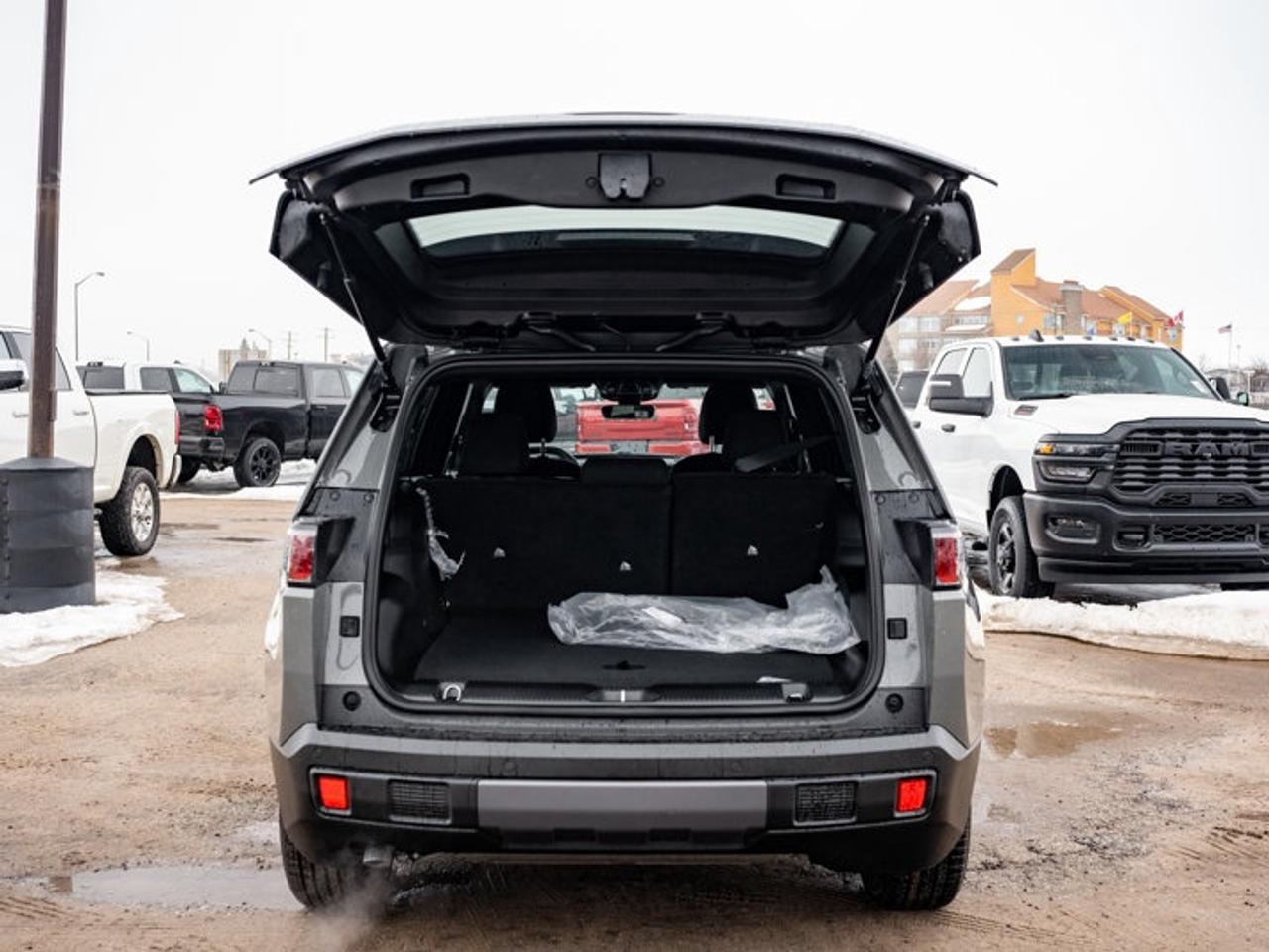 2026 Jeep Cherokee laredo Photo