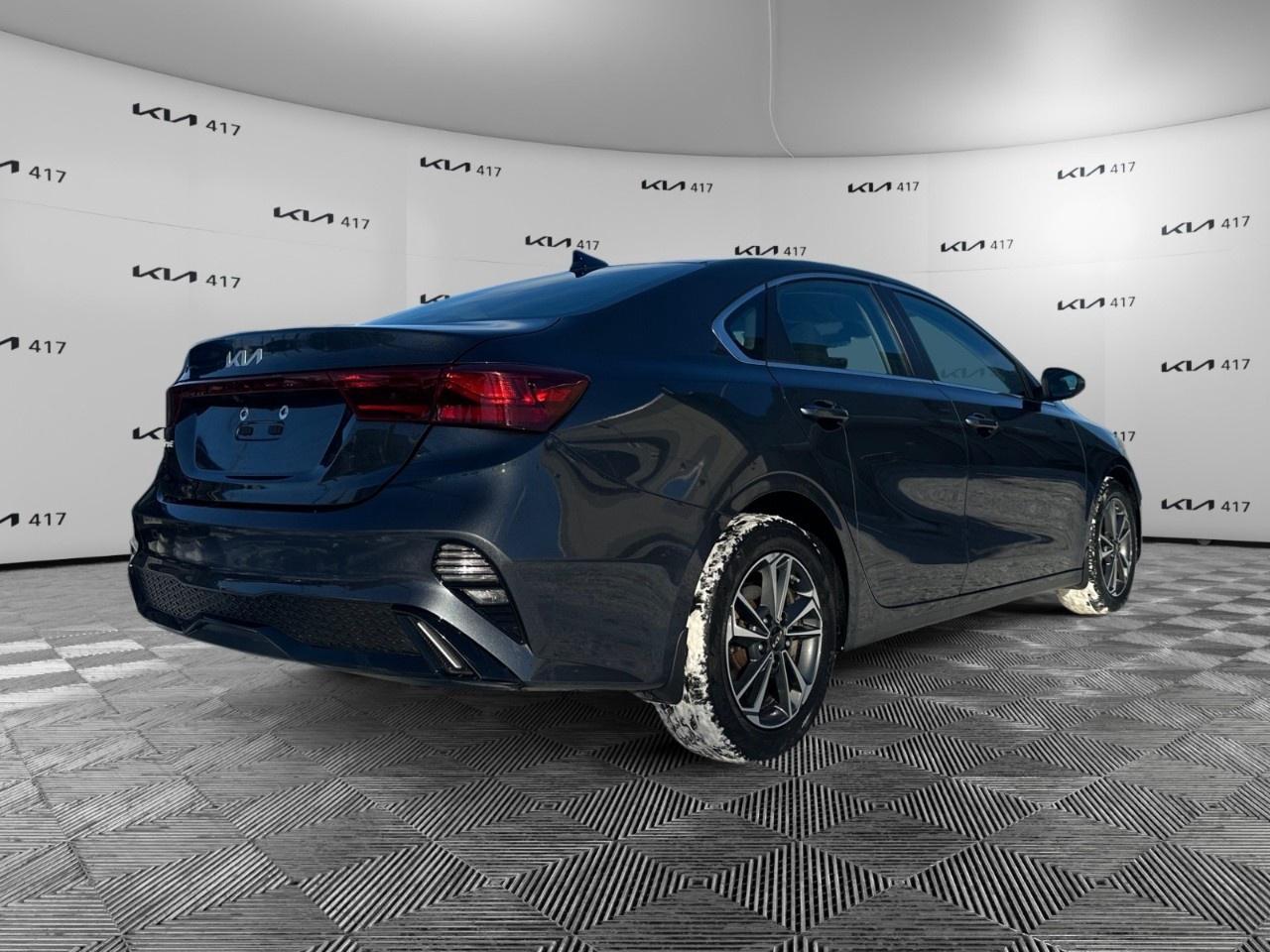 2023 Kia Forte EX IVT Photo