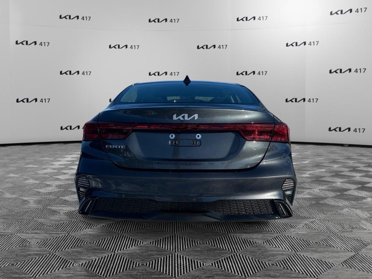 2023 Kia Forte EX IVT Photo3