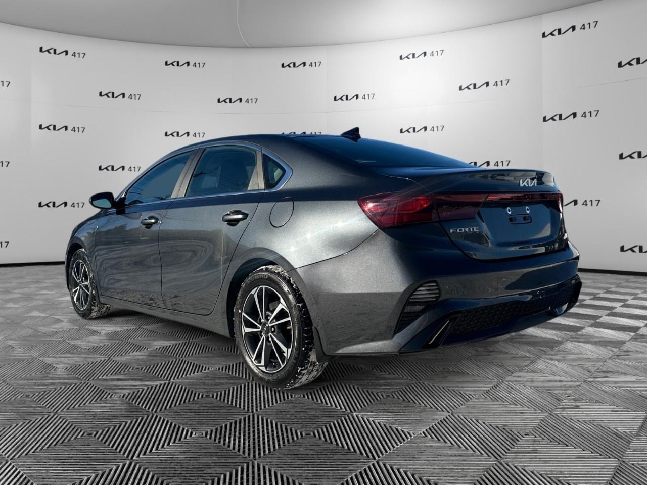 2023 Kia Forte EX IVT Photo2