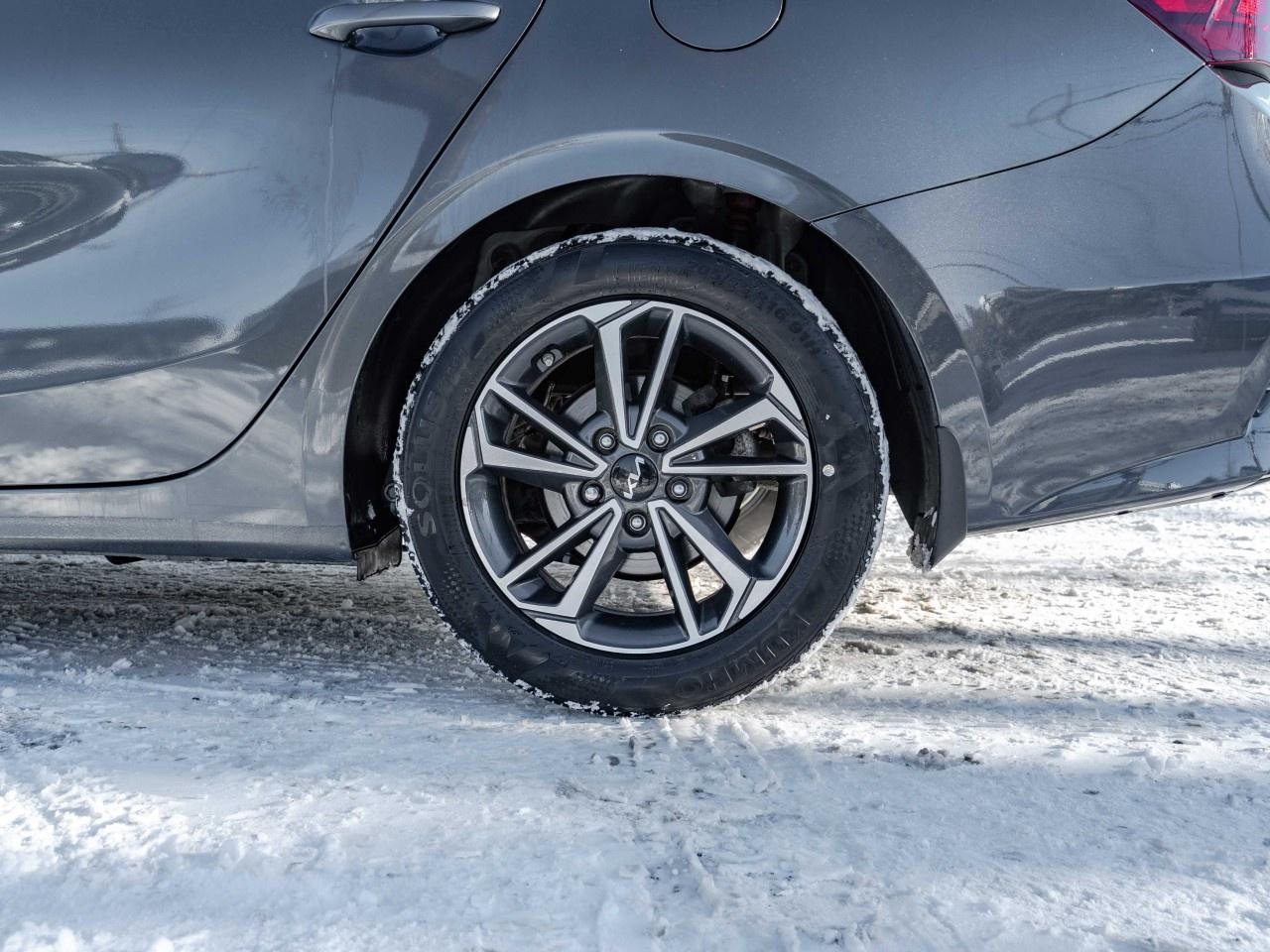 2023 Kia Forte EX IVT Photo