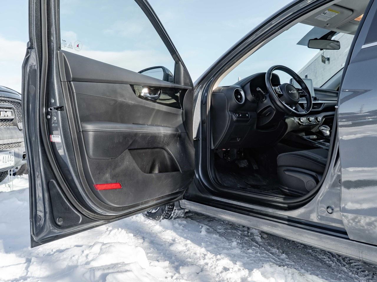 2023 Kia Forte EX IVT Photo