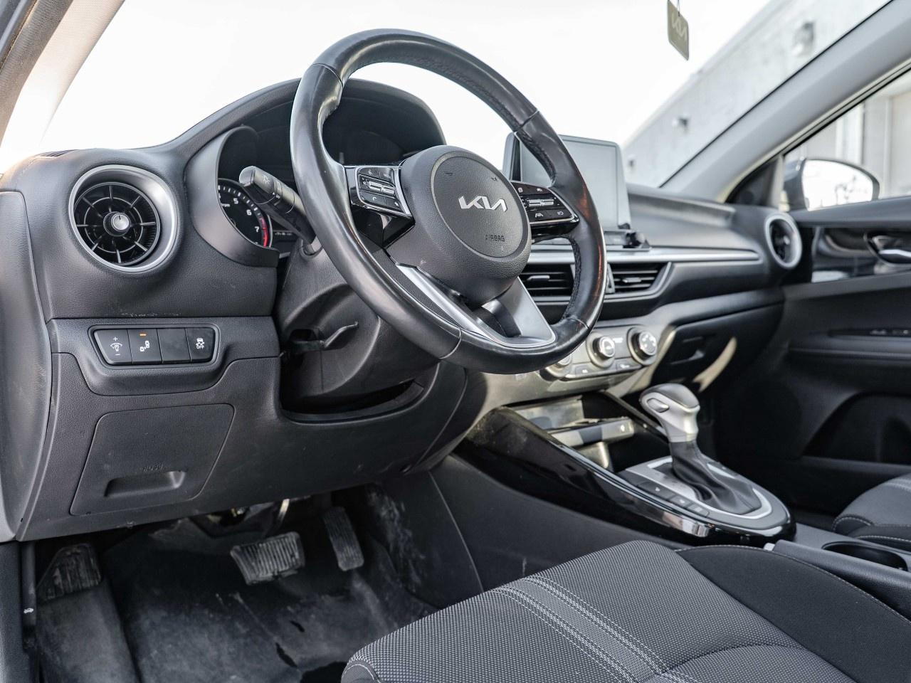 2023 Kia Forte EX IVT Photo