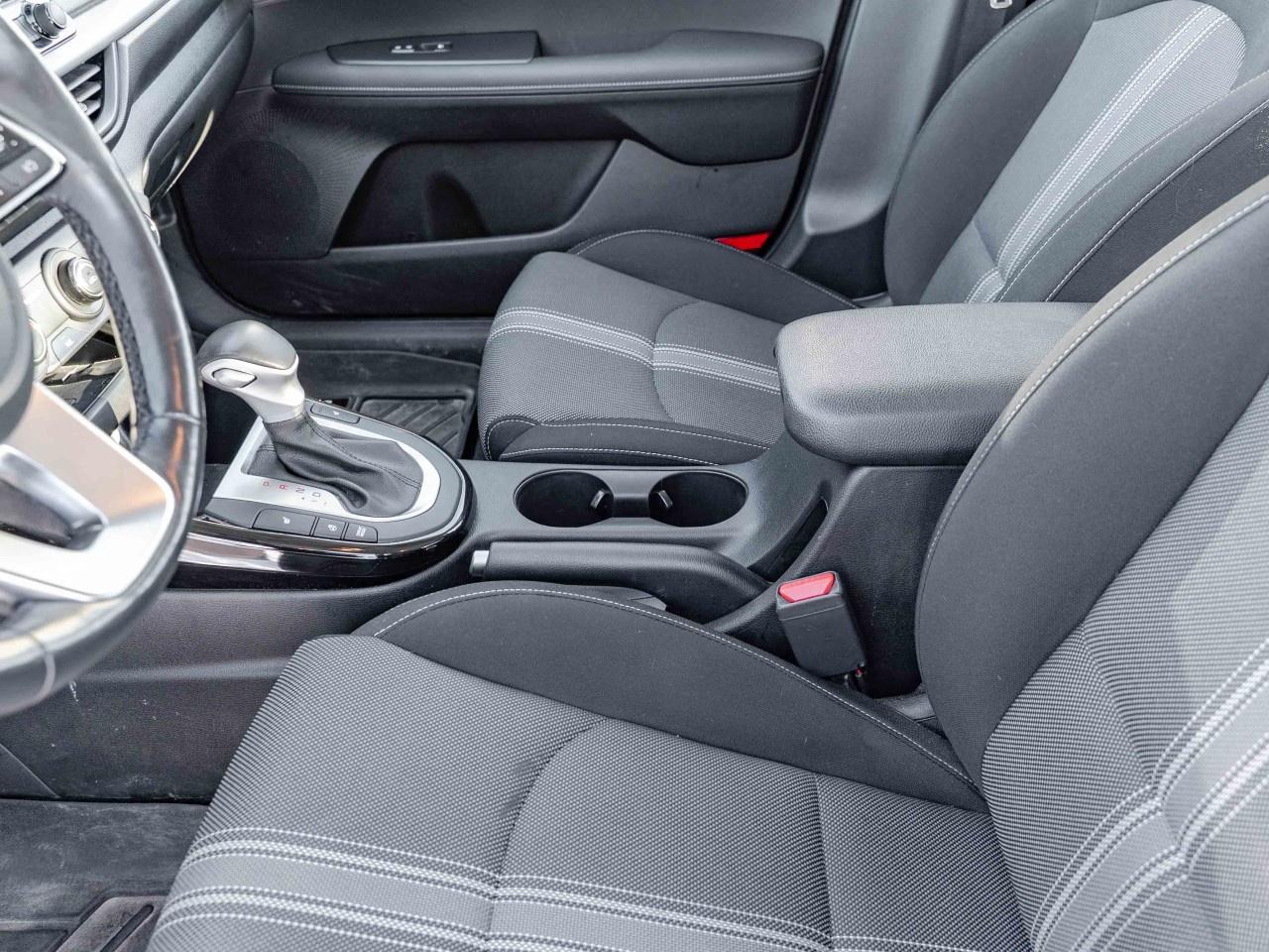 2023 Kia Forte EX IVT Photo