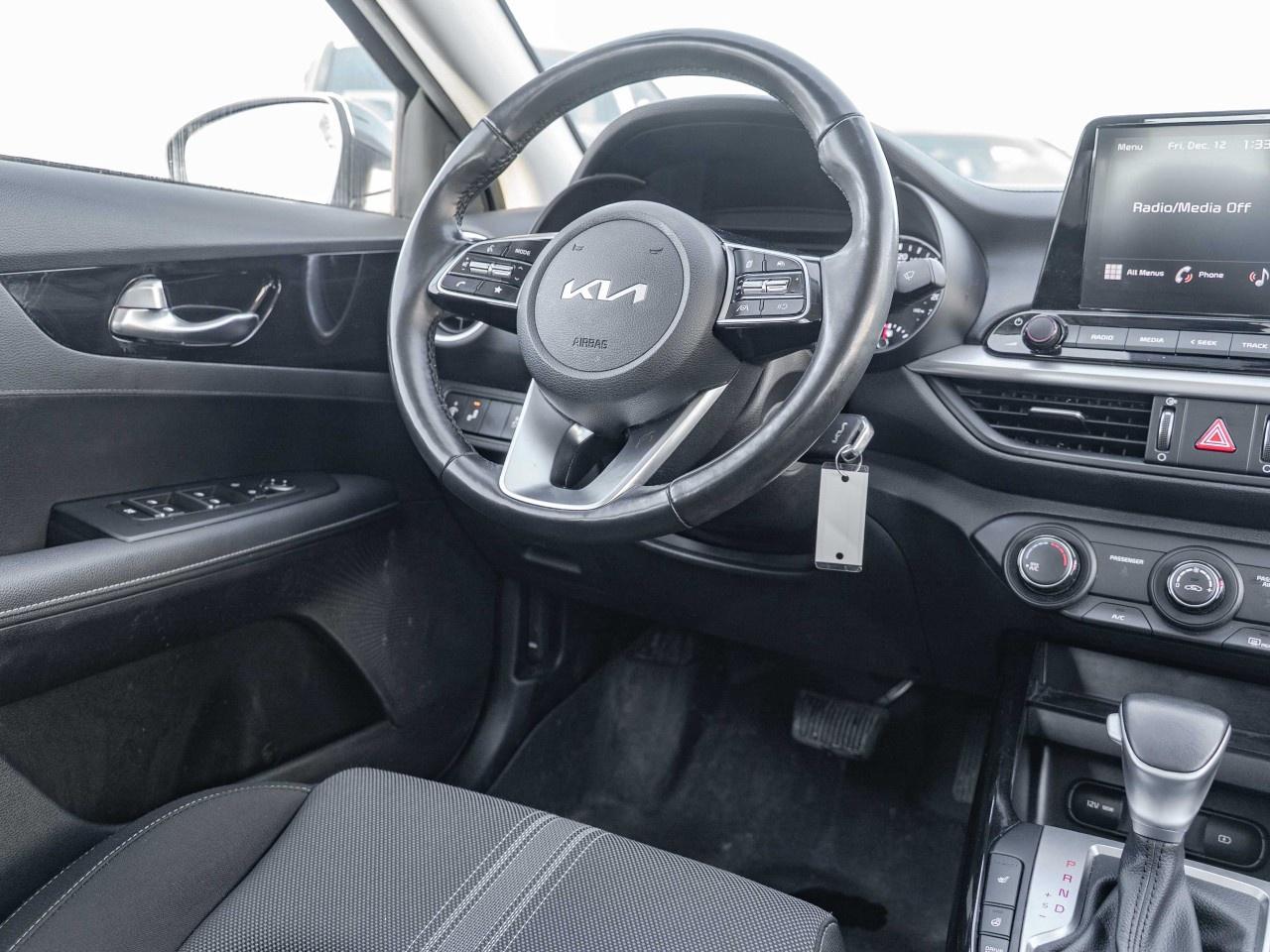 2023 Kia Forte EX IVT Photo