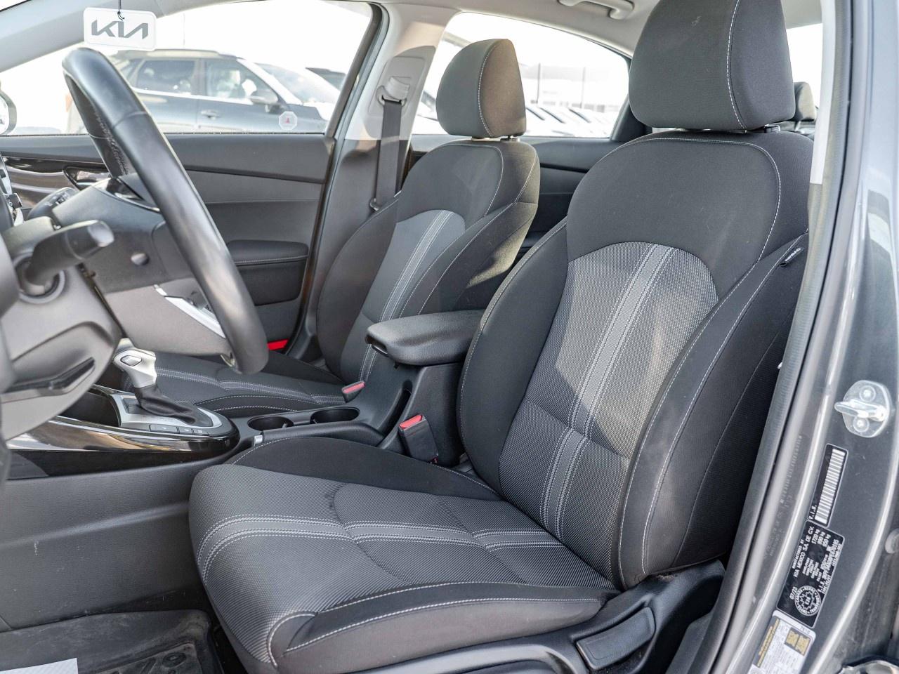 2023 Kia Forte EX IVT Photo