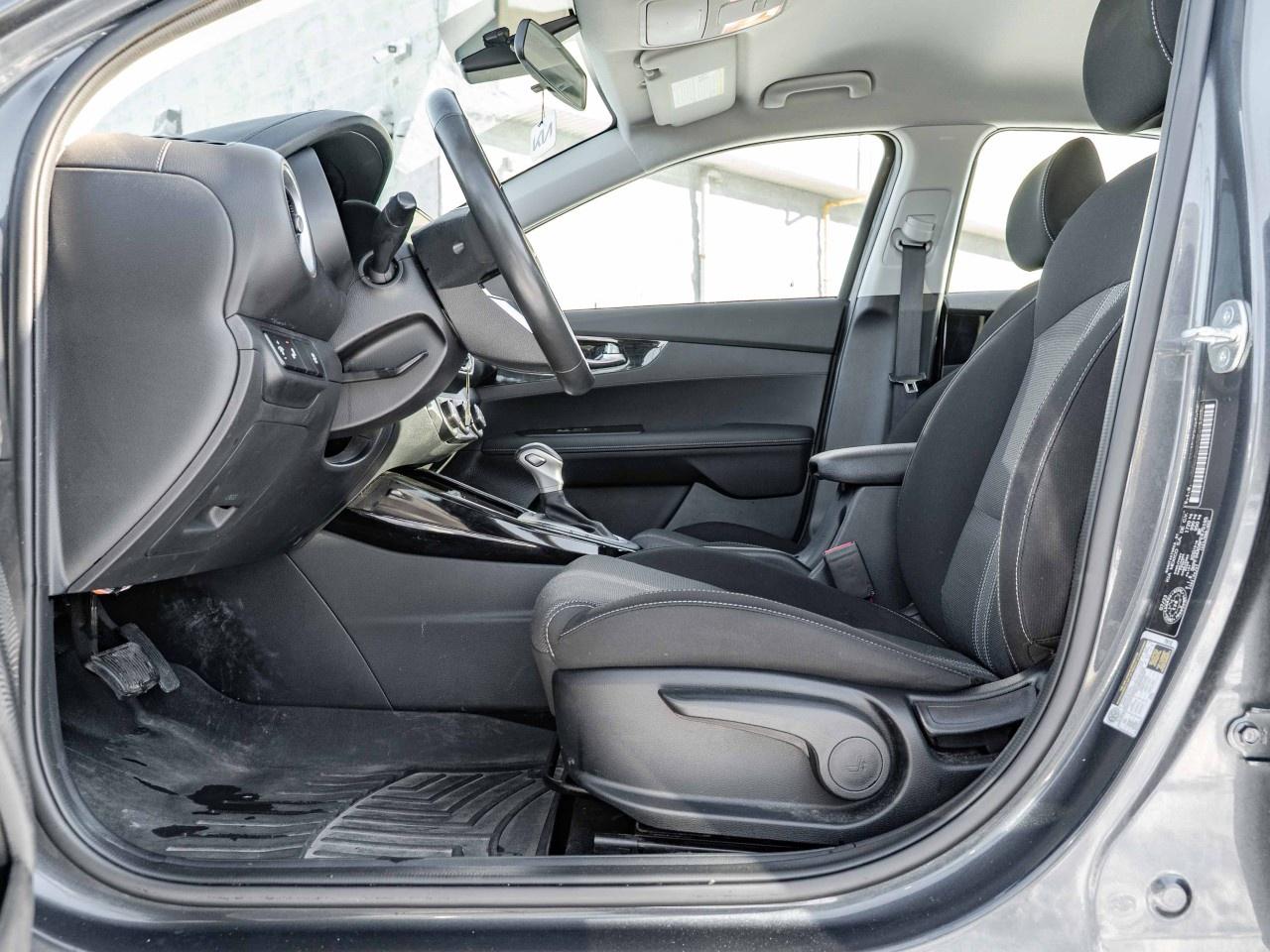 2023 Kia Forte EX IVT Photo