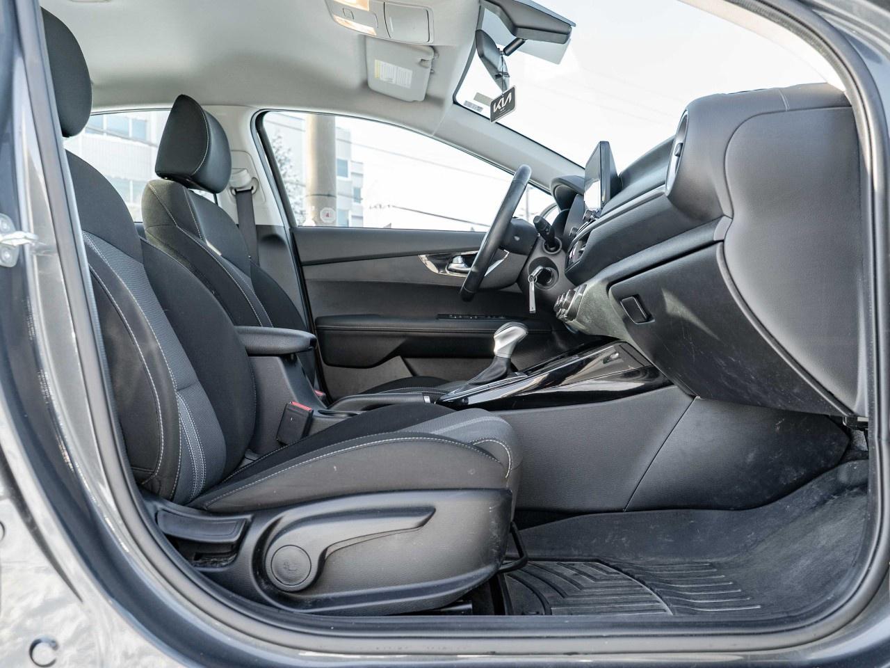 2023 Kia Forte EX IVT Photo