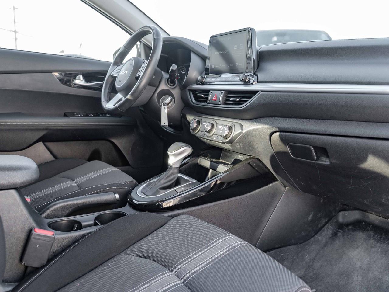 2023 Kia Forte EX IVT Photo