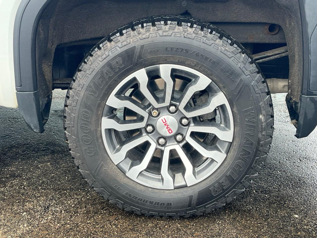 2022 GMC Sierra 1500 Crew Cab Short Box 4-Wheel Drive AT4 Photo3