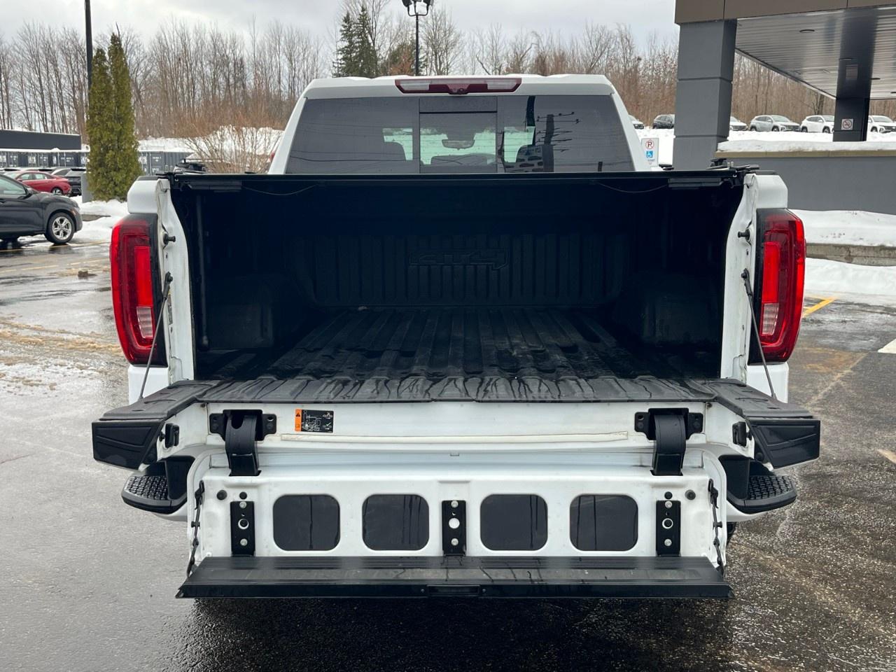 2022 GMC Sierra 1500 Crew Cab Short Box 4-Wheel Drive AT4 Photo
