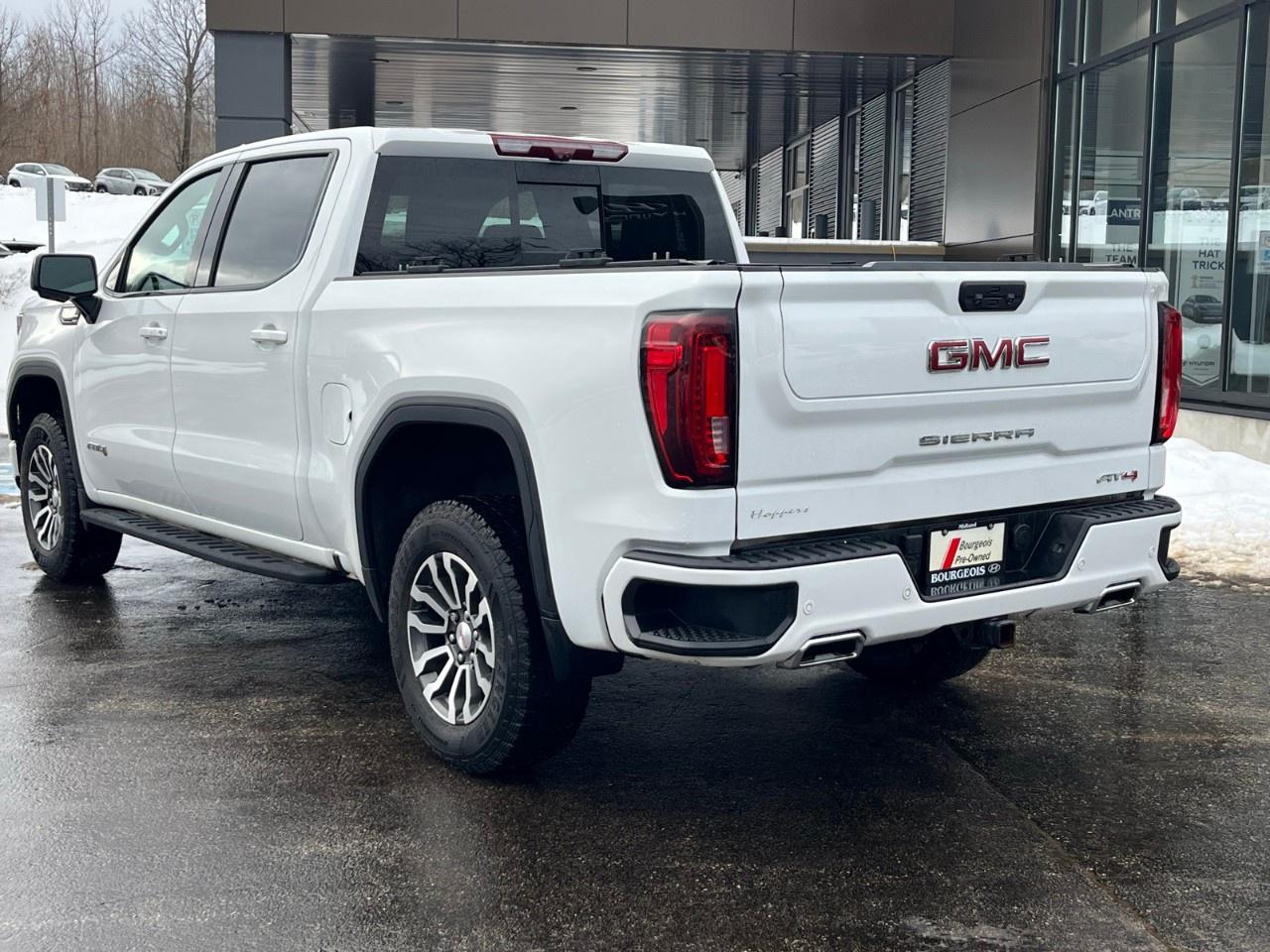 2022 GMC Sierra 1500 Crew Cab Short Box 4-Wheel Drive AT4 Photo4