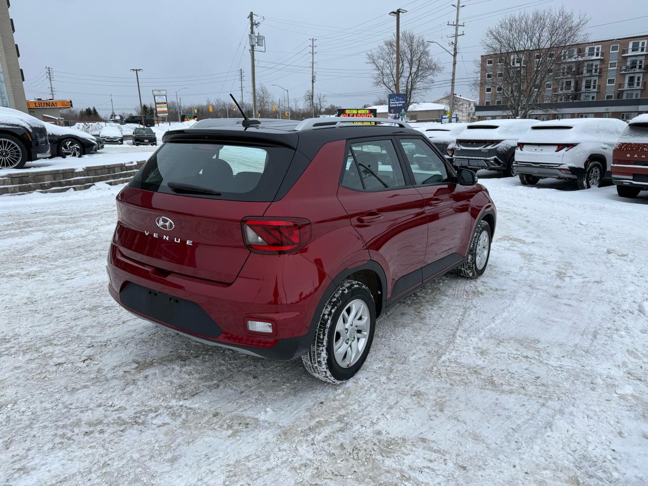 2024 Hyundai Venue Preferred IVT w/Two-Tone Photo6