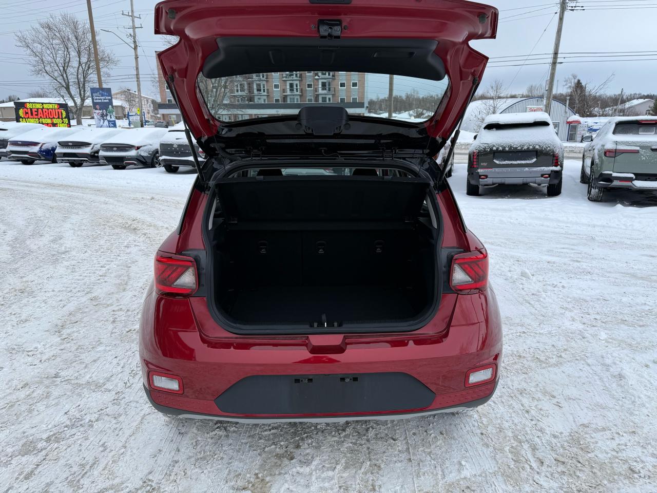 2024 Hyundai Venue Preferred IVT w/Two-Tone Photo8