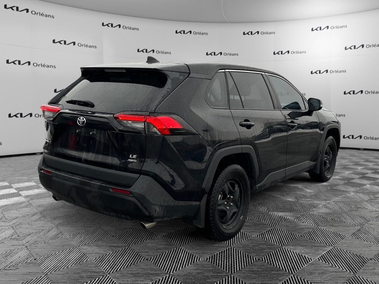 2022 Toyota RAV4 LE AWD Photo