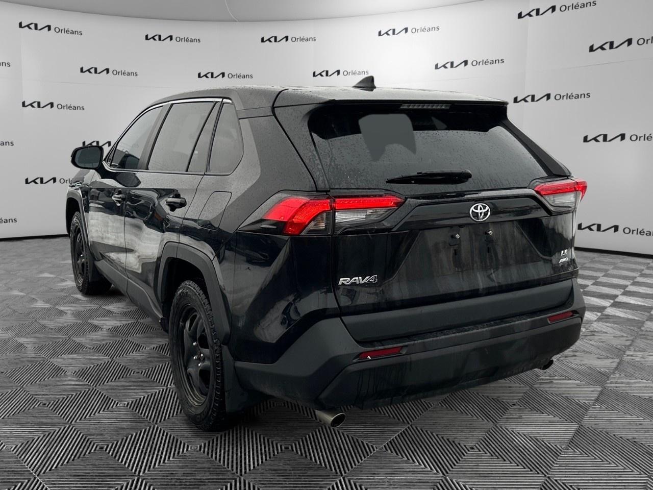2022 Toyota RAV4 LE AWD Photo