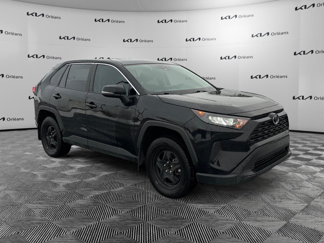 2022 Toyota RAV4 LE AWD Photo2