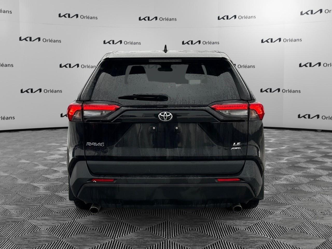 2022 Toyota RAV4 LE AWD Photo