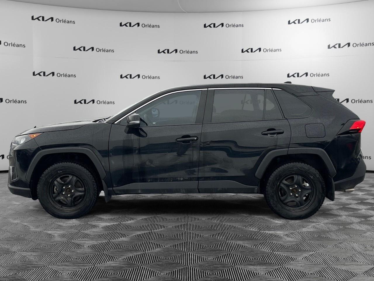 2022 Toyota RAV4 LE AWD Photo