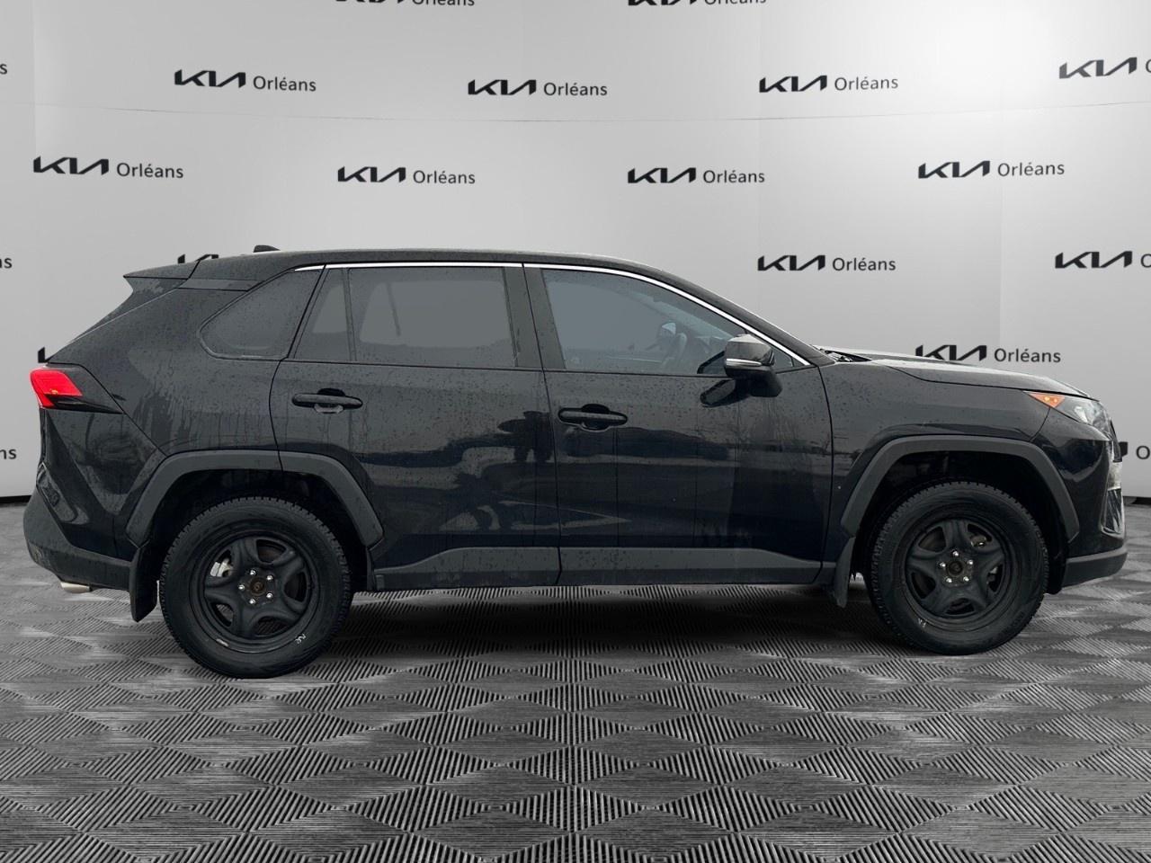 2022 Toyota RAV4 LE AWD Photo